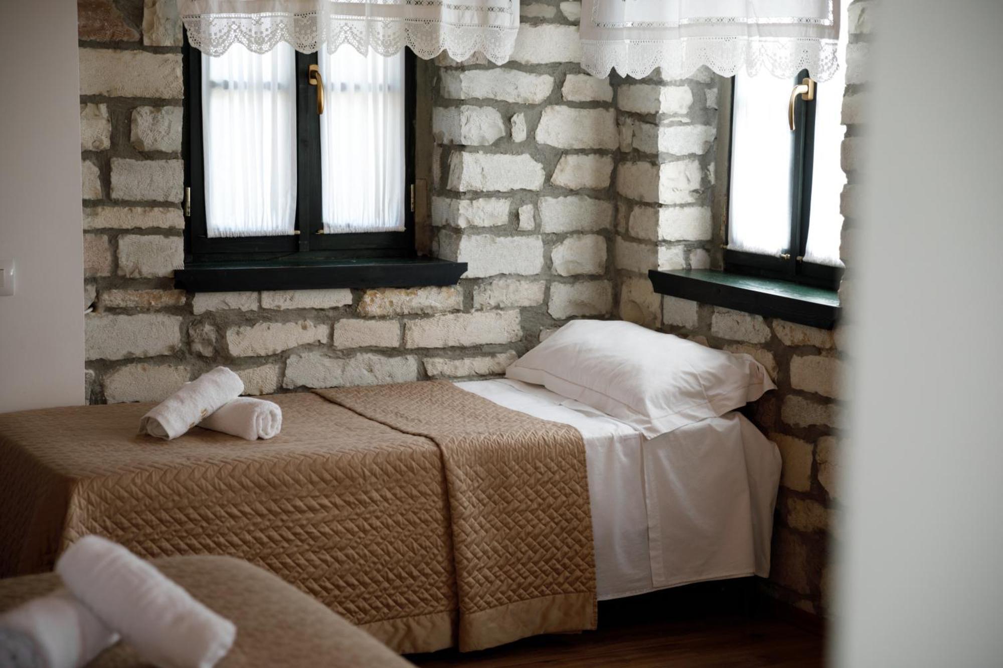 Hotell Bujtina Maria 4*