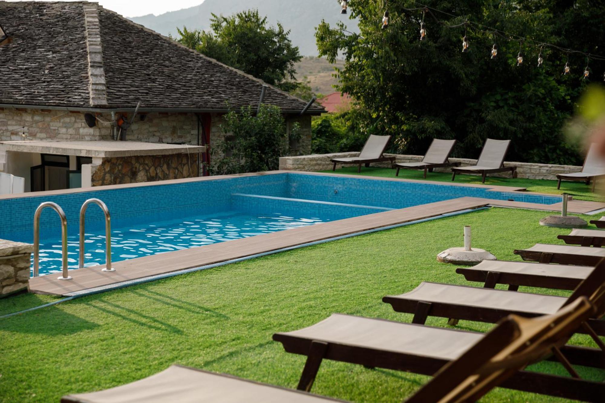 Bujtina Maria Hotell 4*